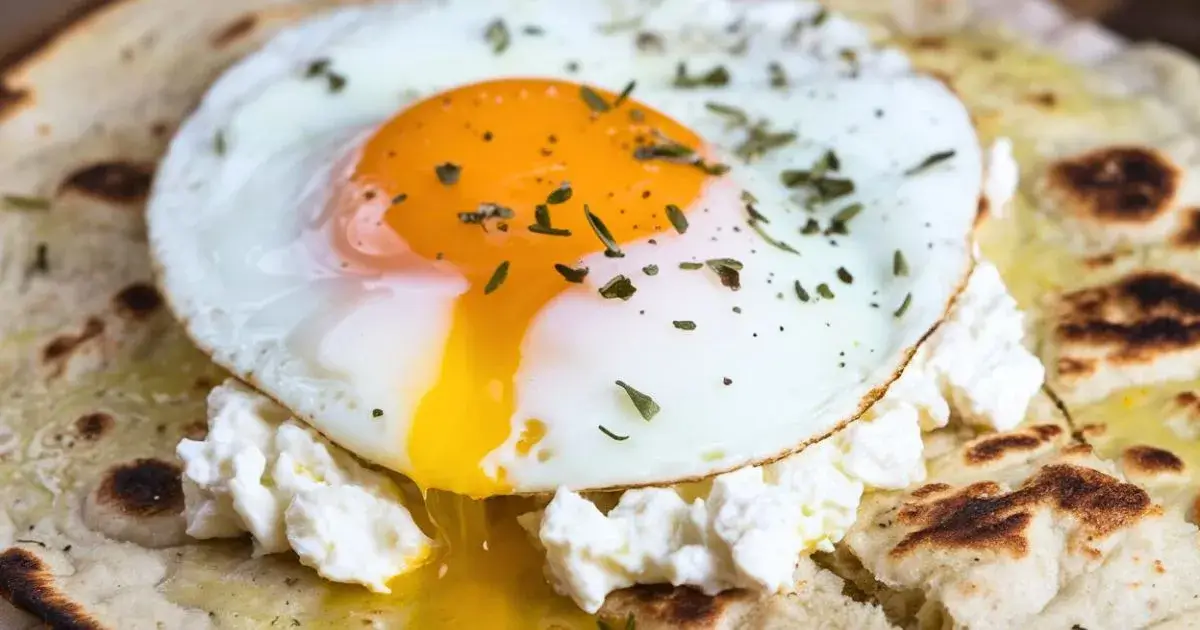 cottage cheese and egg flatbread